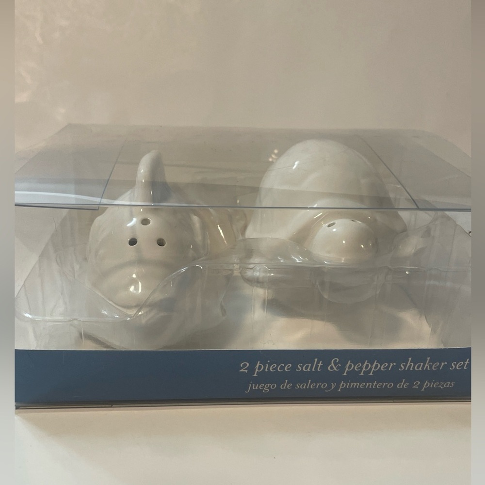 2 pc SET OF CERAMIC SALT & PEPPER SHAKERS, (3") Fish & Sea Turtle New